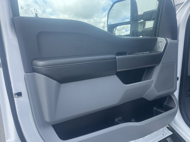 2025 Ford Super Duty F-350 DRW XLT 4x4 SD Crew Cab 8 ft. box 176 in. WB DRW