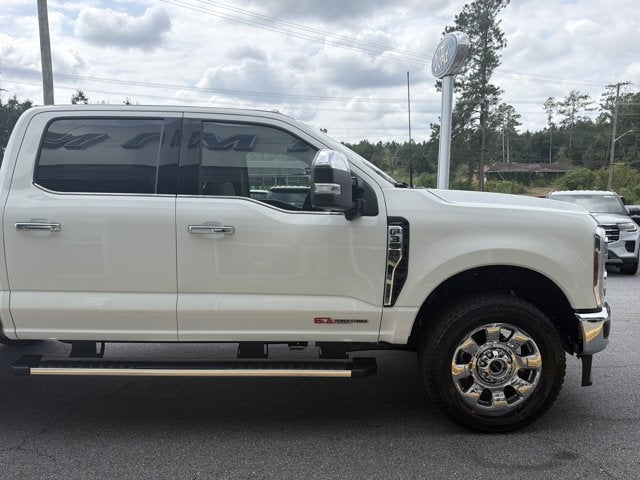 2027 Ford Super Duty F-350 SRW F-350® Lariat®